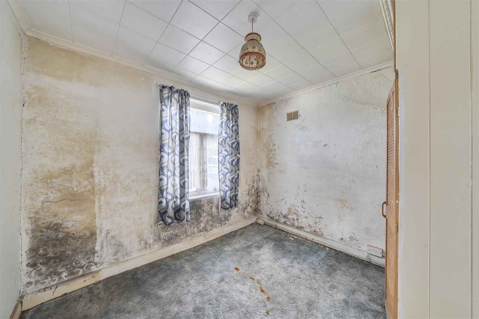 Middle Road, Ravenhill, Swansea, SA5 5DH